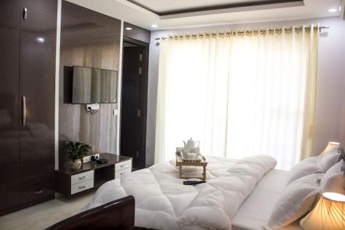 Sushant Lok Apartment | Parfait Street 2Bhk srvc apartment Horizon cnter