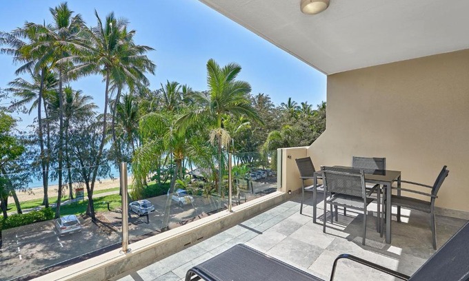 Palm Cove Apartment | Paringa 2 Bedroom Top Floor Beach Front Apartment