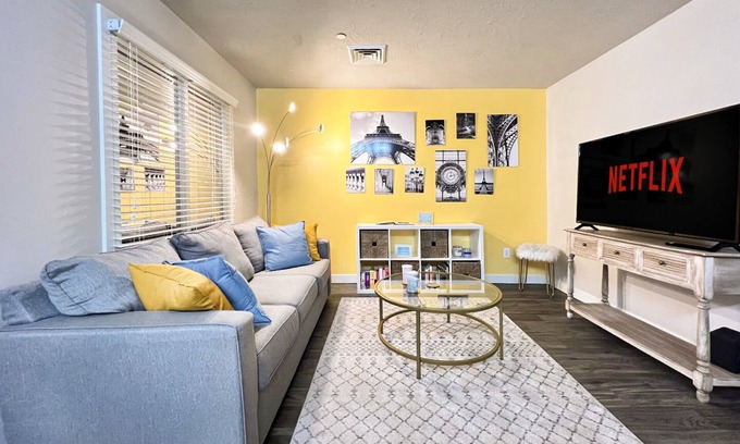 Downtown Salt Lake City Apartment | PARIS - 2 beds/Free garage parking/Downtown Salt Lake City