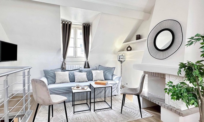 6th Arrondissement Apartment | Paris 6th arrondissement: Magnificent Duplex in the Heart of Saint-Germain