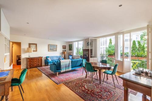 16th Arrondissement Apartment | Paris chic Trocadero