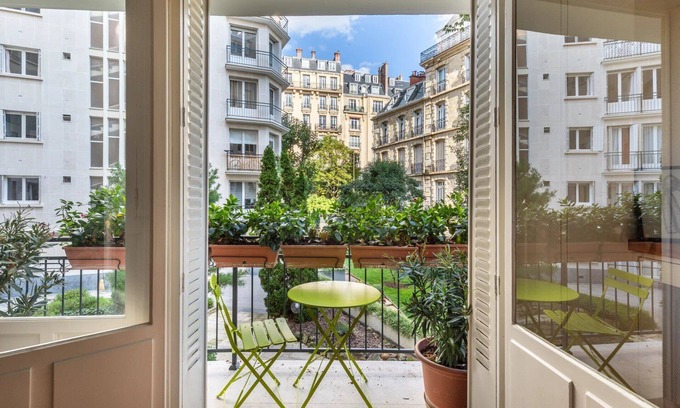 16th Arrondissement Apartment | Paris Chic Trocadero Private apartment in Passy 500 meters from the Eiffel Tower
