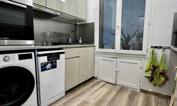 Ternes Apartment | Paris Étoile, nice renovated flat - 6 pax 2 WC