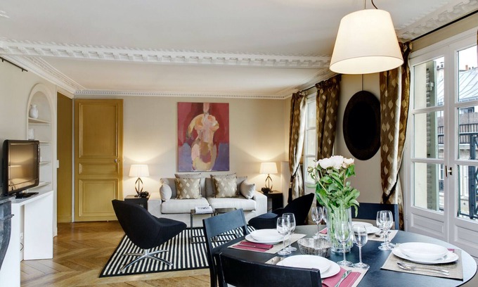Gaillon Apartment | Paris Louvre Elegant residence