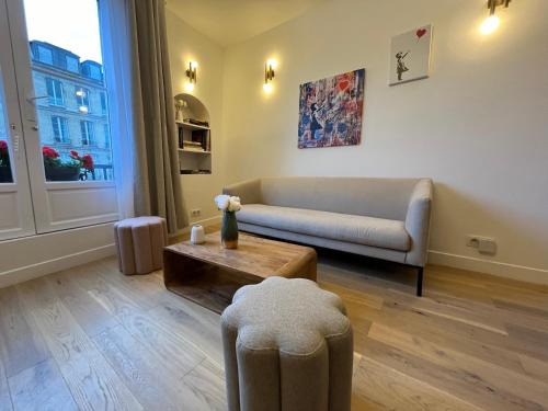 Arsenal Apartment | Paris Marais Saint Paul by Melvane