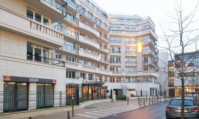 Issy-les-Moulineaux Apartment | Paris Porte de Versailles Cosy Lodge 1 Appart hôtel parking, wifi 4 pers