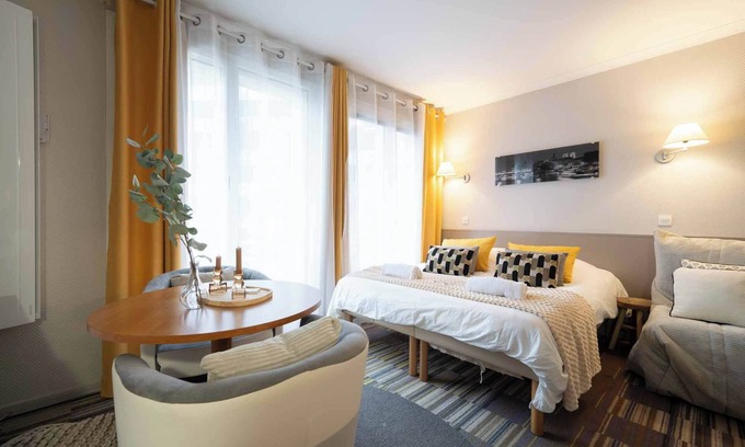 Issy-les-Moulineaux Apartment | Paris Porte de Versailles Cosy Lodge 1 Appart hôtel parking, wifi 4 pers