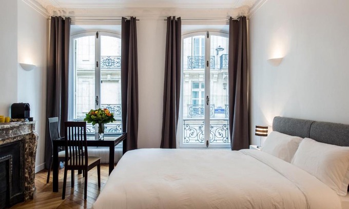 Faubourg-du-Roule Bed & Breakfast | Paris Square