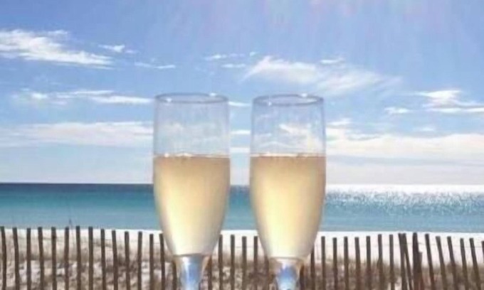 Seaside Apartment | Paris style apt: Sleeps 2/in Heart of Seaside with Private Beach