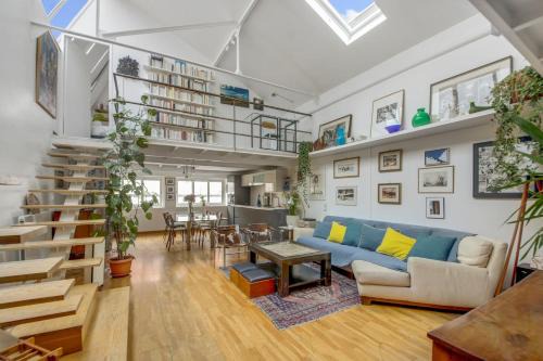 Quartier de la Roquette Apartment | Paris Super Loft Overtop