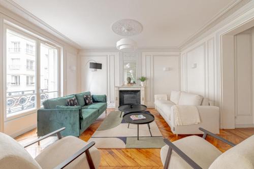 16th Arrondissement Apartment | Parisian Elegance 2 Bedr in the 16th