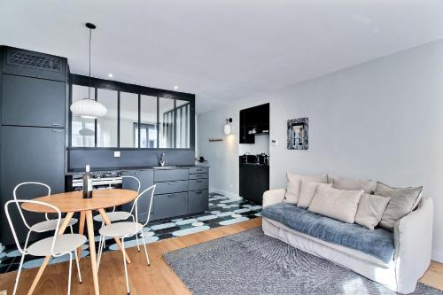 Quartier du Mail Apartment | PARISIAN HOME l MONTORGUEIL