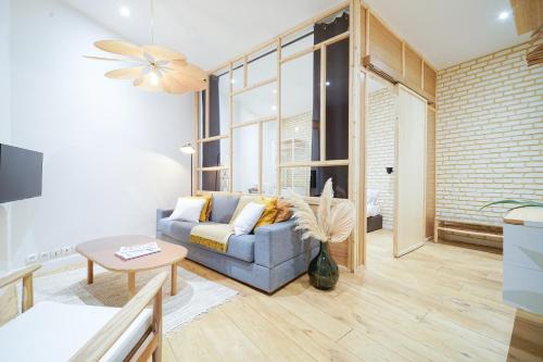 Hopital Saint-Louis Apartment | Parisuites Central Canal Saint Martin Luxe & Chic & Cosy