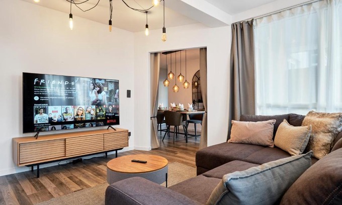 Altstadt-Nord Apartment | Park Avenue - Design Apartment Friesenstraße - 4 Pers - WLAN - Netflix - 65 Zoll TV