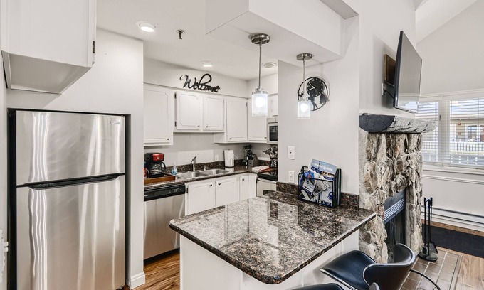 North Park City Cabin | Park City 3 Bd/3Bth, minutes from slopes! Shuttle Route front