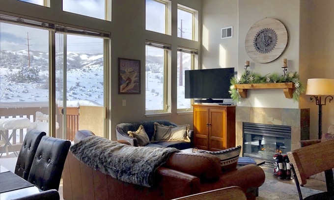 Kimball Junction Condo | PARK CITY. Sunny 2 BR+loft. Mtn views. Near Canyons, Kimball, Woodward, Outlets