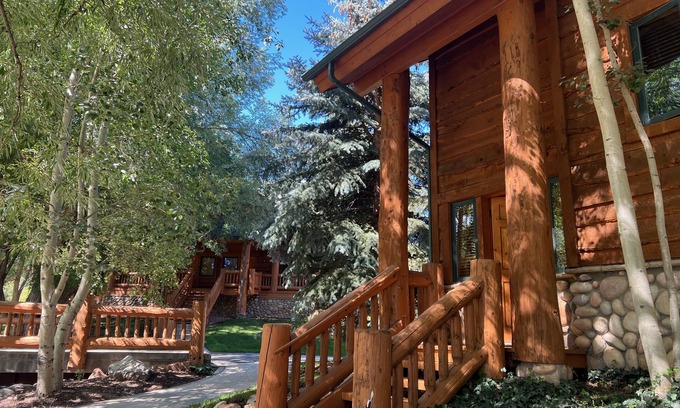 Park City House | Park City Timber Wolf Chalet - 5 min walk to Cabriolet & 1 min to town shuttle!