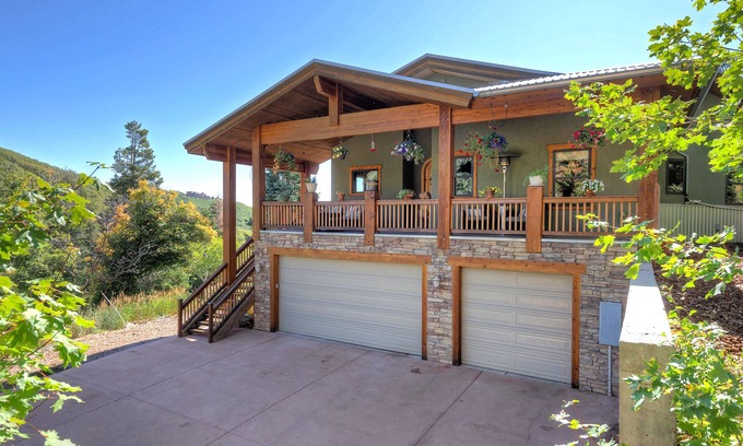 Stagecoach Estates House | Park City Winter wonderland mountain home