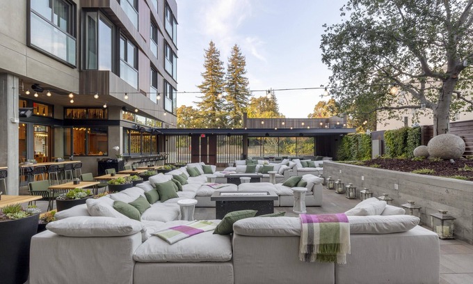 Menlo Park Hotel | Park James