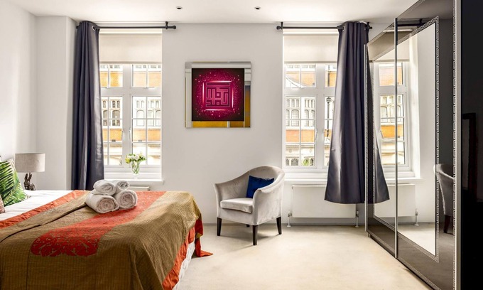 Knightsbridge Apartment | Park Lane 4-bed Huge Designer pad