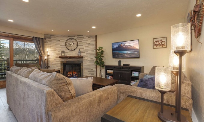 Historic District Condo | Park Place Pikes Peak Condo: Ski In, Walk To Main St