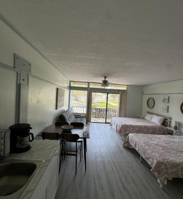 Cedar Key Apartment | Park Place Unit 123