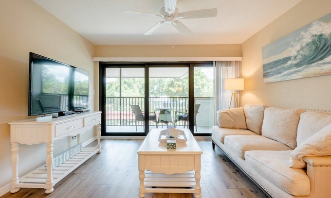 Park Shore Condo | Park Shore Resort Beautiful Top floor Water view 2 bedroom 2 bath condo.