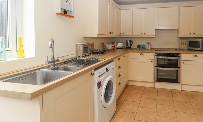 Caerwys Cottage | PARK VIEW COTTAGE, pet friendly, with open fire in Caerwys