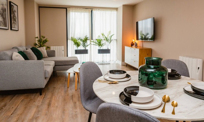 Hull Old Town Apartment | Park view Executive 2 Bedroom Apartment