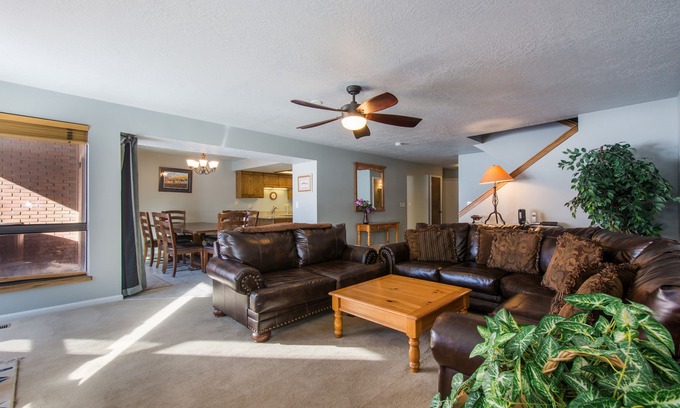 South Snyderville Basin House | Park West Town Home 3987: 5 Bedroom 3.5 Bath with Private Hot Tub