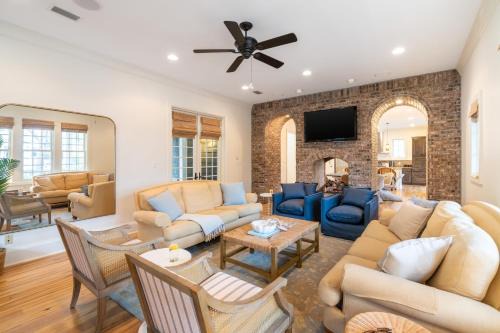 WaterSound Beach House | Parker by AvantStay Radiant Home w Stunning Design Close to Beach