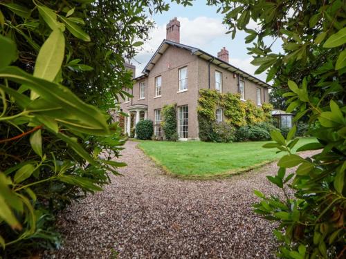 Barlaston House | Parkfields House