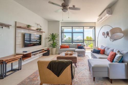 Saint Andrew Apartment | Parkhurst 408 With King Bed and Pool