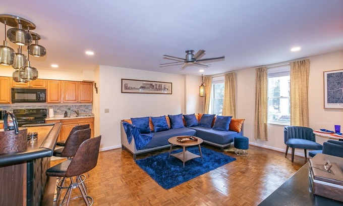 Peachtree Center Condo | Parking Included! Comfortably sleep 4 Downtown Atlanta