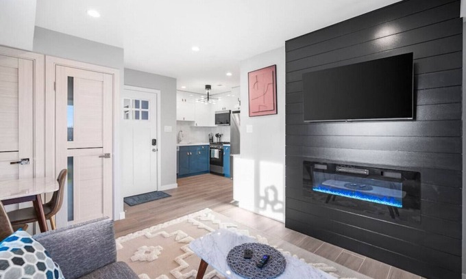 Atlantic City Apartment | Parking + King bed + Modern + Stockton U3