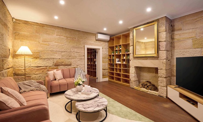 Woolloomooloo House | Parking on Cathedral St House | 5min to Finger Wharf & Royal Botanic
