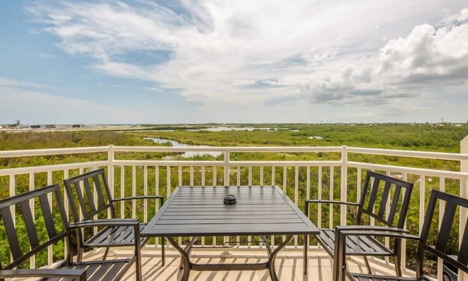 Key West Condo | Parking, Pool & Pet Friendly - The Grand Turk