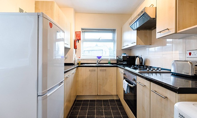 Margam House | Parking, Tv in Every Bedroom!