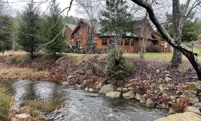 Tellico Plains Cabin | Parkland, Deluxe Log Cabin, a Hot Tub and a Lake! by RedAwning
