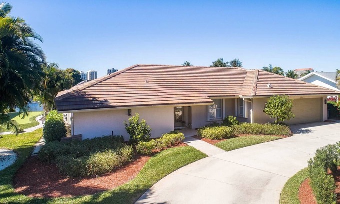 Park Shore House | Parkshore Lakefront Pool HomeWalk to Beach & Waterside Shops