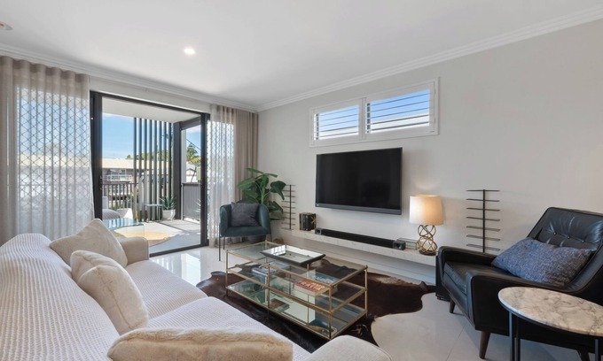 Morningside Apartment | Parkview 2 Bedroom Luxe Suite with BBQ Patio