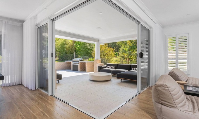 Moss Vale House | Parkview for 16, Moss Vale, Southern Highlands