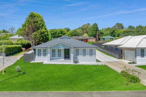 Moss Vale House | Parkview for 16, Moss Vale, Southern Highlands