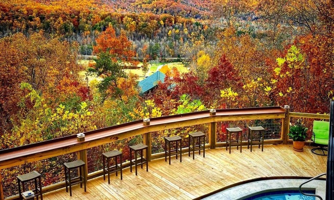 Gatlinburg - Pigeon Forge Cabin | Parkview Lodge: Situated Across From The National Park With A Private Pool!