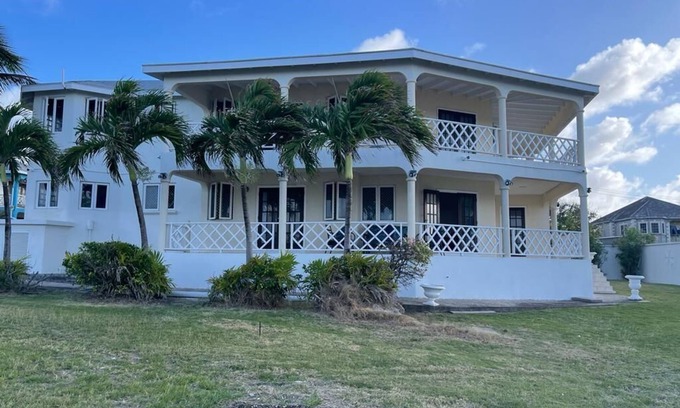 Marley Vale House | 'PARLATUVIER' Stunning Oceanview 4-bedroom home