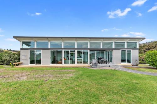 Russell House | Paroa Bay Chalets - Te Whare Kiwi