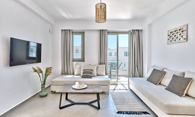 Naousa Apartment | Paros Gem - Opal Apartment with balcony