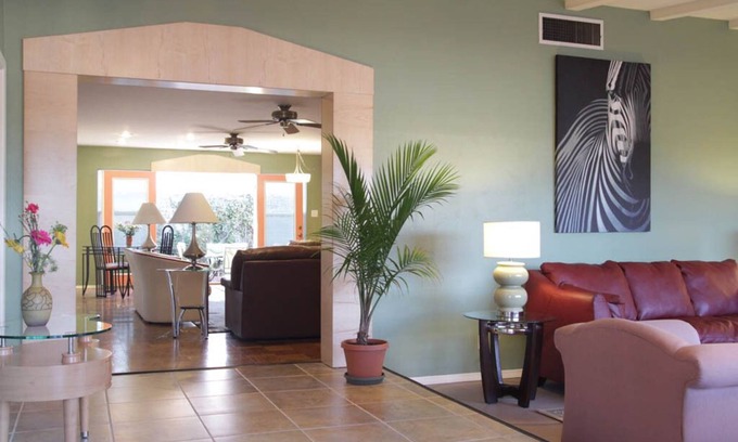 Montgomery Park House | Parqhouse open-2025-Sleeps 18-6 BD/6BA-Hottub, Lush Patios, Park w/tennis & pool