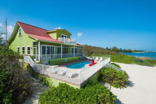 Brinkleys House | Parrot-ise 4 Bedroom Villa