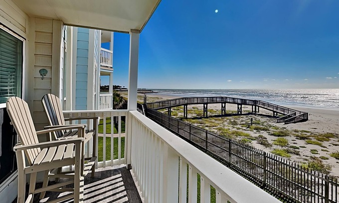 Galveston Condo | Parrot Paradise | Luxury Coastal Condo + Gorgeous Sunset Views!